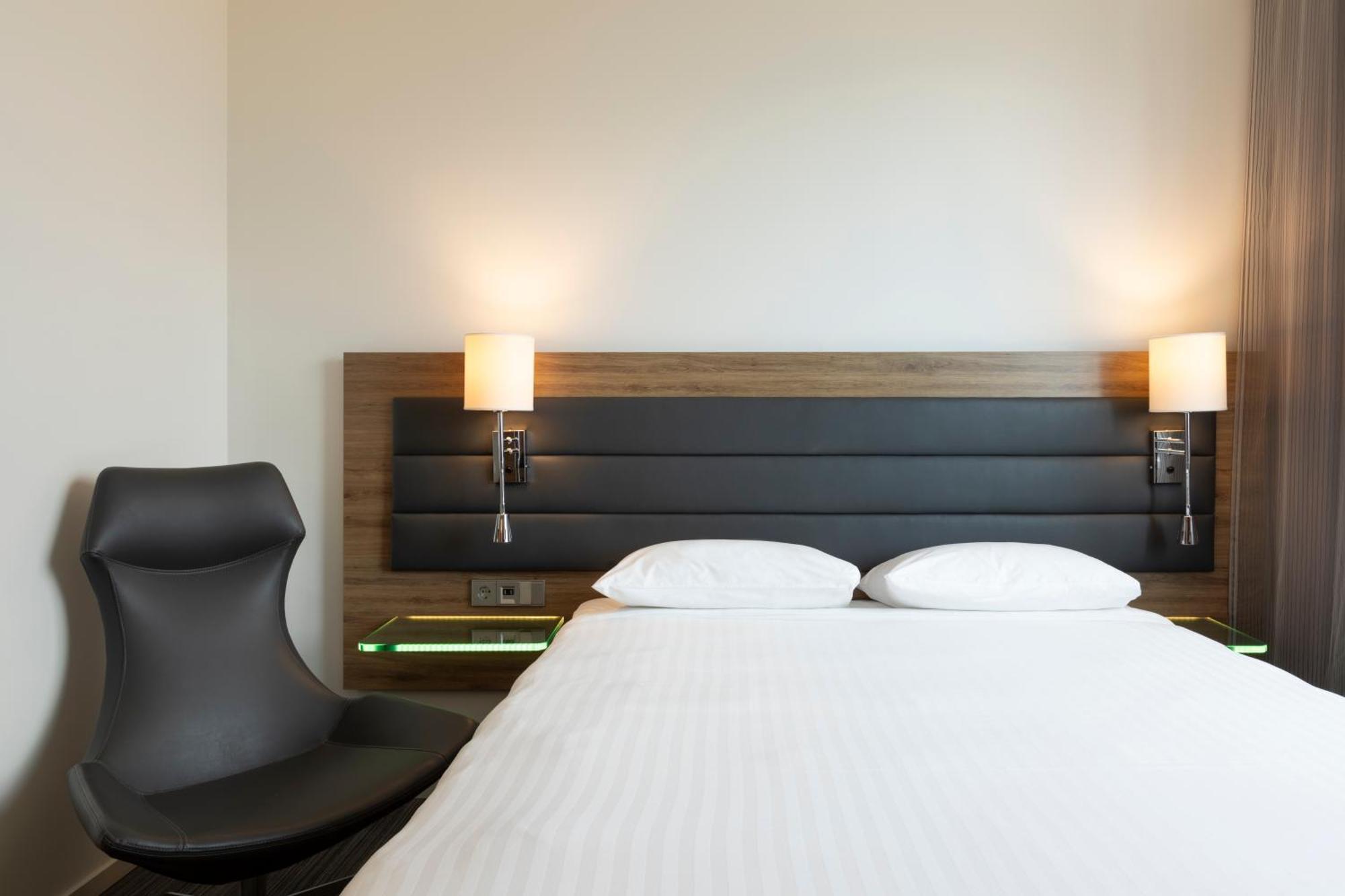 Moxy Edinburgh Airport Hotel Ingliston Eksteriør billede